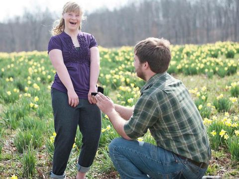 Pria ini melamar kekasihnya yang down syndrome