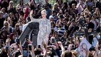 Katy Perry tampil di Witness World Wide sebuah acara YouTube Livestream Concert di Ramon C. Cortines School of Visual and Performing Arts, Los Angeles. Foto: Timothy Norris/Getty Images
