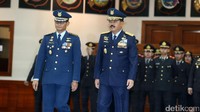 Tanda kehormatan tersebut juga bisa diberikan kepada warga negara Indonesia bukan anggota Polri yang berjasa besar terhadap kemajuan dan pengembangan Kepolisian.