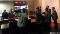 Begini suasana kunjungan Jokowi ke kantor Direktur Utama BEI Tito Sulistio. Pool/Bursa Efek Indonesia.