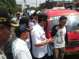 Dihukum Dishub, Sopir Angkot Ini Tak Hafal Lagu Indonesia Raya