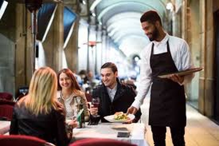 Makan di restoran
