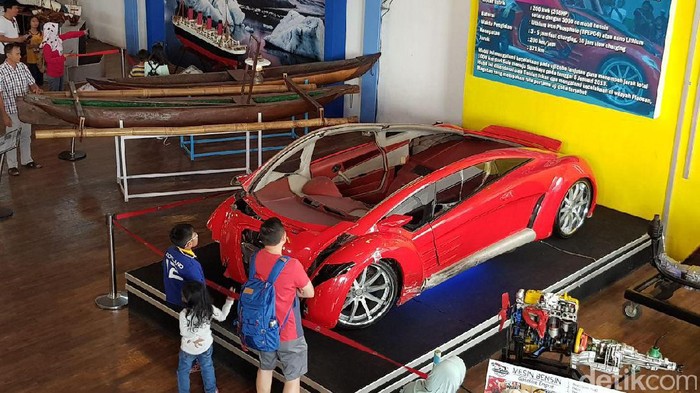 Mobil Tucuxi Dahlan Iskan di Museum Angkut, Batu