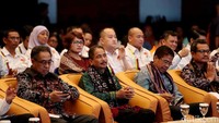 Menteri Pariwisata Arief Yahya didampingi Staf Khusus Presiden Gories Mere, Chairman TDF Primus Dorimulu dan para bupati Flores.