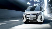 Toyota Noah juga disegarkan oleh Toyota. Mobil dibuat lebih tangguh. Foto: Response