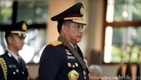 Penganugrahan dilakukan melalui upacara yang dipimpin langsung Kapolri Jenderal Tito Karnavian selaku Inspektur Upacara.