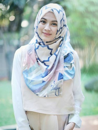 Foto Gaya Hijab Alyssa Soebandono Saat Hamil Anak Kedua 