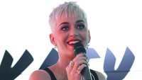 Hal serupa juga berhasil diraih oleh Katy Perry sehingga membuat persaingan semakin ketat. Tim P. Whitby/Getty Images/detikFoto.