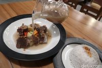 Santap Makanan Indonesia di Resto Modern, Tutup Panci Bistro BSD