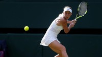 Mantan petenis nomor satu dunia Caroline Wozniacki langsung bekerja keras di laga pertamanya. Wozniacki kehilangan set kedua sebelum merebut kemenangan. REUTERS/Matthew Childs.