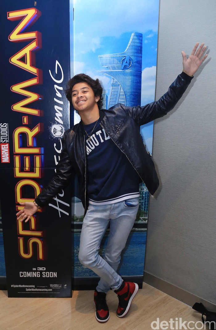 Gaya Bastian Steel Yang Konon Lagi Lengket Dengan Chelsea Islan Gaya Bastian Steel Yang Konon Lagi Lengket Dengan Chelsea Islan