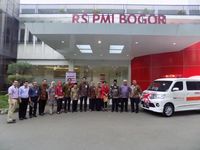 BNI memberikan bantuan mobil ambulans untuk Rumah Sakit PMI Bogor (Foto: dok. BNI)