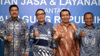 Hadir dalam acara tersebut Direktur Utama PT Bank Tabungan Negara (Persero) Tbk. Maryono, Ketua Mahkamah Agung Hatta Ali  (kiri), Wakil Ketua Mahkamah Agung Bidang Yudisial Syarifudin (kedua kanan) dan Sekretaris Mahkamah Agung A.S Pudjoharsoyo (kanan). Foto: dok BTN