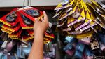 Jelang Masuk Sekolah Toko Buku Diserbu Pembeli