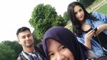 Lucunya Rafathar saat Berpose Bersama Pengasuhnya