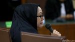 Ratu Atut Teteskan Air Mata di Depan Hakim
