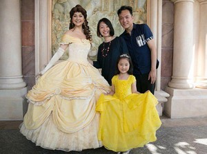 Pria Ini Rela Berhenti Kerja Demi Buatkan Anaknya Baju Princess