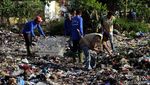 Lautan Sampah di Cibangkong Kota Bandung Dibersihkan