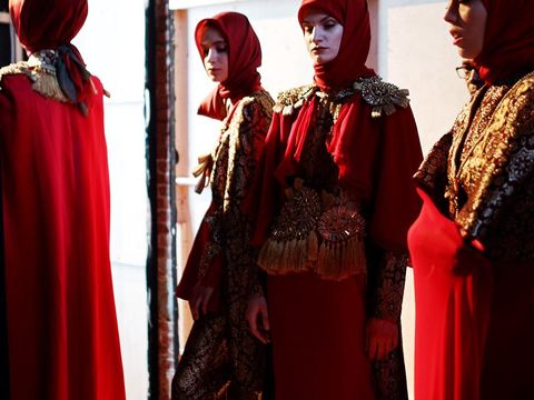 Koleksi Dian Pelangi di Torino Fashion Week, Italia. 