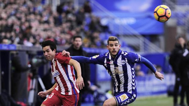 Nicolas Gaitan (kiri) juga direkrut Dailan Yifang dari Atletico Madrid.