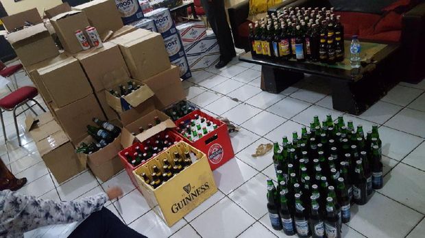 1.252 Botol minuman keras disita.