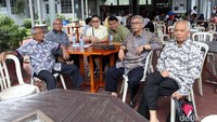 6 Juli 2017, Pansus Angket langsung membuat manuver di awal pembentukannya dengan mendatangi lapas Sukamiskin Bandung untuk menemui napi kasus korupsi. Napi yang ditemui para anggota DPR itu mulai dari mantan Ketua MK, Akil Mochtar, OC Kaligis, mantan Bupati Buol Amran Batalipu, mantan Kepala SKK Migas Rudi Rubiandini hingga Adik Ratu Atut, Tubagus Chaeri Wardana alias Wawan. (Foto: Lamhot Aritonang)