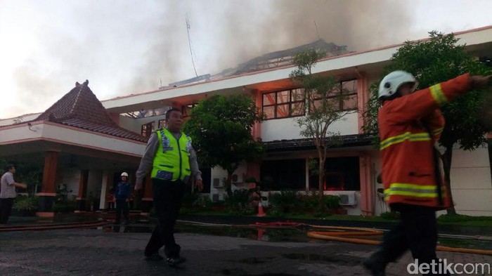 Polisi Belum Temukan Penyebab Terbakarnya Kantor Disperindag Jatim