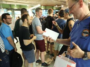 Penjualan OnePlus 5 Disambut Antrean Mengular