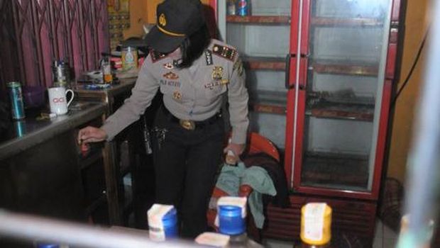  Penggerebekan dilakukan oleh aparat gabungan Polsek Bekasi Selatan.