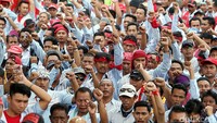 Para pendemo merupakan awak mobil tangki (AMT) Pertamina Patra Niaga.
