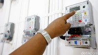 Warga mengaku harus memutar otak untuk menghemat pemakaian listrik.