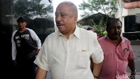 Mekeng disebut menerima duit senilai USD 1,4 juta.