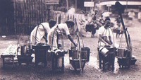 Pedagang buah dan kopi keliling kala itu cukup berjaya di masa penjajahan kolonial Belanda.   