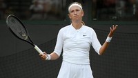 Meski sudah berstatus ibu, Victoria Azarenka belum mau pensiun. Juara Australia Open 2012 dan 2013 itu mengawali comeback usai cuti melahirkan pada Mallorca Open 2017. Foto: REUTERS/Toby Melville