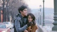 Inilah scene di mana Mentari dipeluk Al Ghazali dalam film LDR. Foto: Instagram @mentaridemarelle
