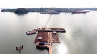 Salah satunya adalah Jembatan Pulau Balang sepanjang 804 meter yang dibangun di Balikpapan, Kalimantan Timur. Jembatan ini merupakan satu dari lima jembatan panjang yang dibangun sejak menjabat Agustus 2015 lalu dan sekaligus akan menjadi jembatan terpanjang di Balikpapan. Pool/Dok. Ditjen Bina Marga Kementerian PUPR.
