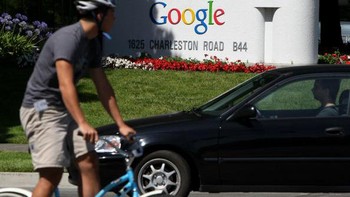Google bermarkas di Mountain View, salah satu kota terbesar di Silicon Valley, sejak tahun 2003. Kantor pusat bernama Googleplex ini juga menjadi kantor induk Google, Alphabet. Foto: Getty Images