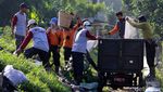 Lautan Sampah di Cibangkong Kota Bandung Dibersihkan