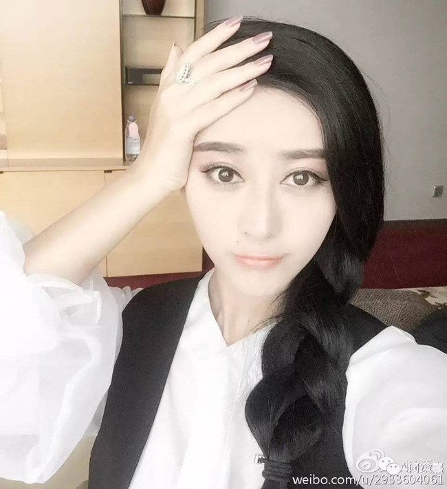 Tak tanggung-tanggung, Chengxi melakukan bedah plastik berkali-kali selama delapan tahun demi menjadi kembaran Fan Bingbing. Foto: Dok. Koreaboo