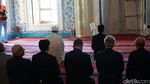 Momen Jokowi Salat 2 Rakaat di Masjid Termegah Ankara Turki