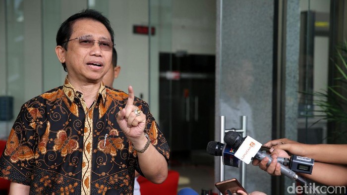 Mantan Ketua DPR Marzuki Alie usai menjalani pemeriksaan KPK terkait pembahasan e-KTP, Kamis (6/7/2017). Marzuki mengaku sempat mengetahui proyek ini bermasalah dalam tendernya.