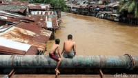 Setiap tahunnya banjir selalu menghantui warga Jakarta. Rengga Sancaya/detikFoto.