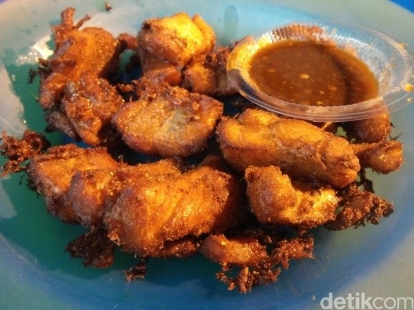 Mulai dari mie, daging, sate, martabak sampai ular bisa kamu temukan lho! Yang ini adalah ular goreng. Enak (Bonauli/detikTravel) Mulai dari mie, daging, sate, martabak sampai ular bisa kamu temukan lho! Yang ini adalah ular goreng. Enak (Bonauli/detikTravel)