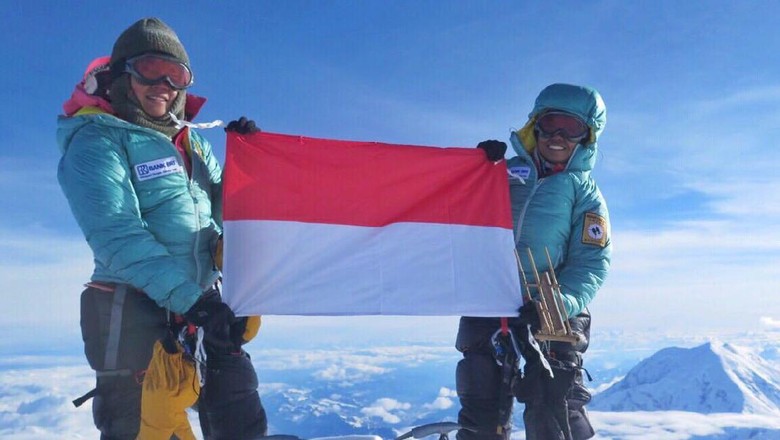 Dua Mahasiswi Unpar Taklukkan Gunung Tertinggi di 6 Benua Dua Mahasiswi Unpar Taklukkan Gunung Tertinggi di 6 Benua