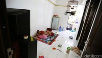 Mereka baru seminggu menempati rusun tersebut.