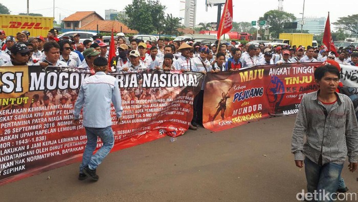 Demo Lagi, Ratusan Sopir Tangki Pertamina Datangi Kemnaker