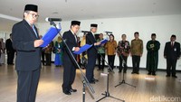 Dalam upacara pelantikan ketiga penasihat yang dilantik membacakan pakta integritas yang isinya antara lain pertama, bersedia mematuhi dan melaksanakan secara sungguh-sungguh ketentuan perundang-undangan dan kode etik pegawai KPK. Kedua, bersedia menghindari pertentangan kepentingan (conflict of interest) dalam mengjalankan tugas. Ketiga, bersedia diproses sesuai ketentuan yang berlaku apabila selama bertugas di KPK ditemukan perbuatan melanggar peraturan perundang-undangan yang berlaku sebelum menjadi pegawai KPK.