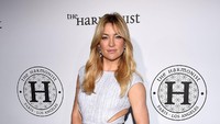 Kabar bahagia datang dari Kate Hudson yang telah melahirkan bayi perempuan bernama Rani Rose Hudson Fujikawa. Kabar itu diketahuinya dari instagram resminya.  Foto: Getty Images