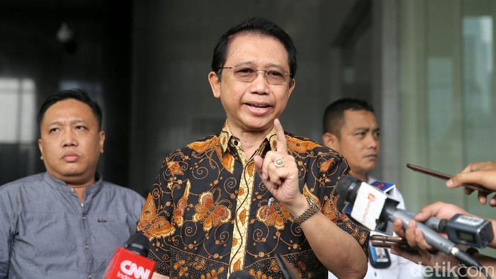 Mantan Ketua DPR Marzuki Alie usai menjalani pemeriksaan KPK terkait pembahasan e-KTP, Kamis (6/7/2017). Marzuki mengaku sempat mengetahui proyek ini bermasalah dalam tendernya.