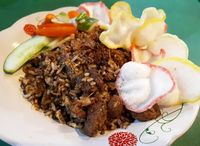 Nasi Goreng Kebuli Enak Ada di Kaki Lima hingga Kafe
